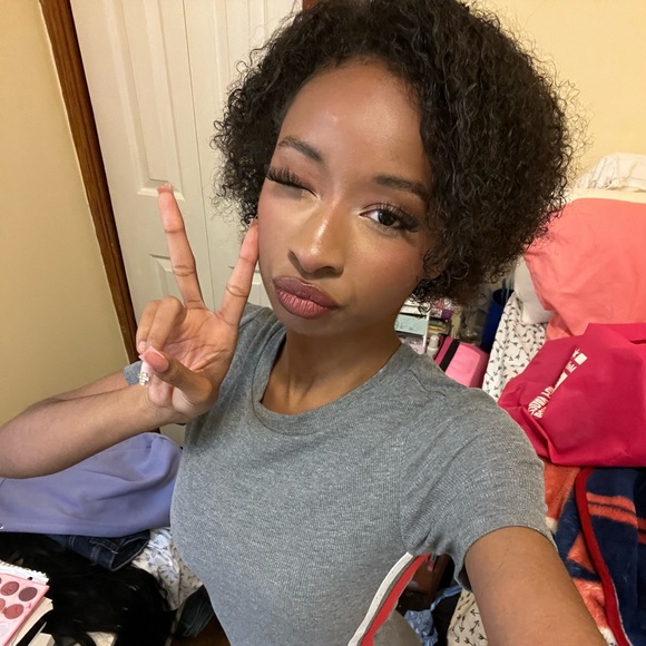 Meet your Posher, Zaria - Picture 1 of 15